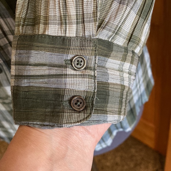 Women’s button down shirt - Picture 2 of 6